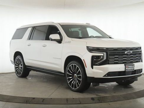 Used 2025 Chevrolet Suburban High Country AWD/4WD image 2