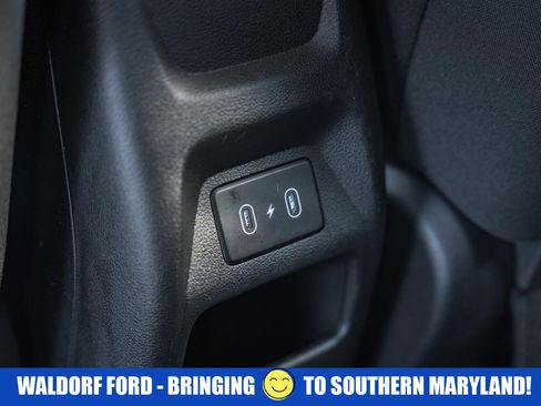 Used 2024 Hyundai Venue SEL image 32