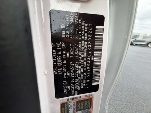 Used 2024 Kia Sorento LX FWD image 19