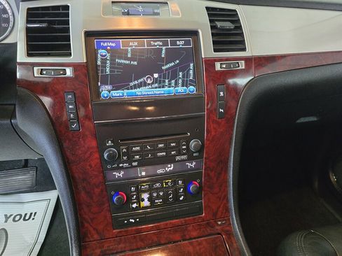 Used 2011 Cadillac Escalade ESV Luxury image 34