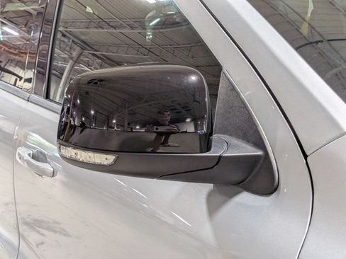 Used 2024 Dodge Durango GT RWD image 12