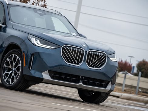 Certified 2025 BMW X3 xDrive30i image 5