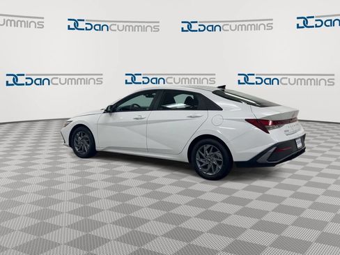 Used 2024 Hyundai Elantra SEL FWD image 6