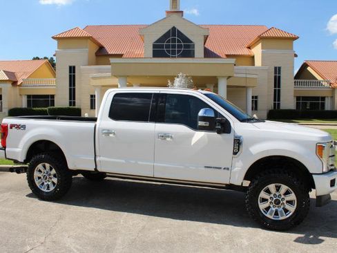 Used 2018 Ford F250 Platinum w/ Platinum Ultimate Package AWD/4WD image 2