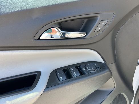 Used 2023 Chevrolet Equinox LS w/ LS Convenience Package FWD image 14