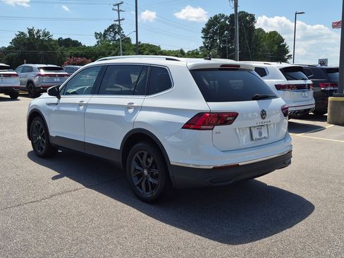 Used 2024 Volkswagen Tiguan SE FWD image 5