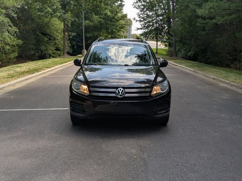Used 2016 Volkswagen Tiguan S FWD image 3