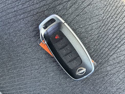 Used 2025 Nissan Rogue SV FWD image 24