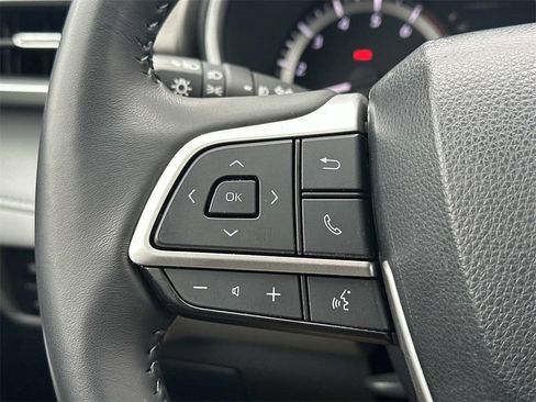 Certified 2023 Toyota Highlander XLE image 24