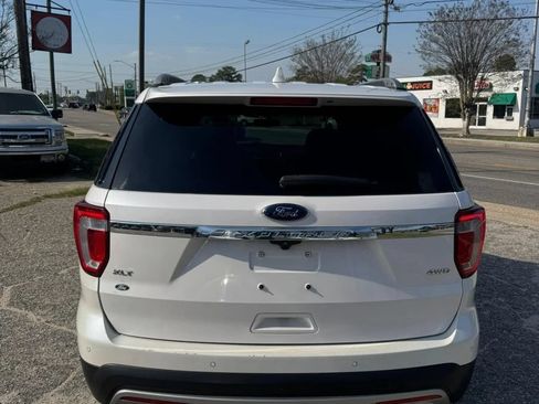 Used 2017 Ford Explorer XLT w/ Equipment Group 202A AWD/4WD image 6