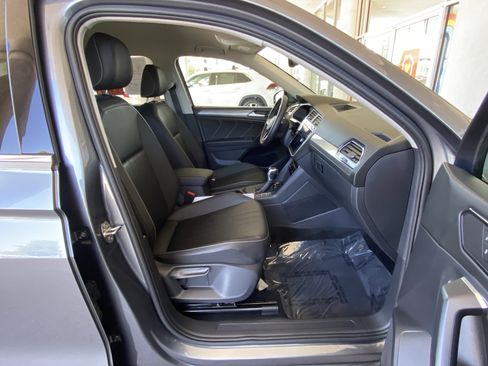 Certified 2023 Volkswagen Tiguan SE FWD image 41