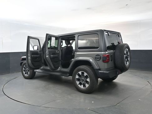 Used 2022 Jeep Wrangler Unlimited Sahara w/ Dual Top Group AWD/4WD image 28