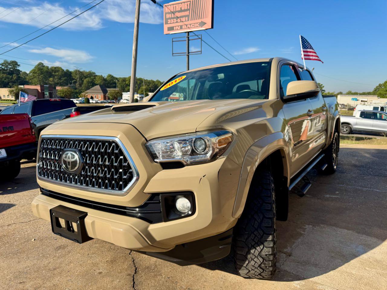 Used 2019 Toyota Tacoma TRD Sport AWD/4WD image 6