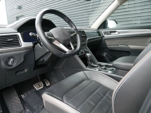Used 2022 Volkswagen Atlas SEL Premium image 4