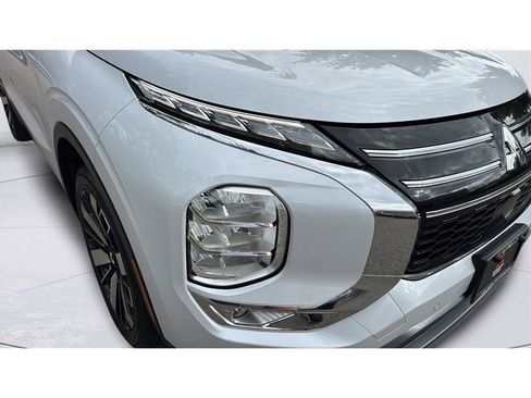Used 2025 Mitsubishi Outlander SE FWD image 36