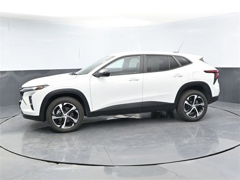 Used 2024 Chevrolet Trax RS w/ Driver Confidence Package image 2