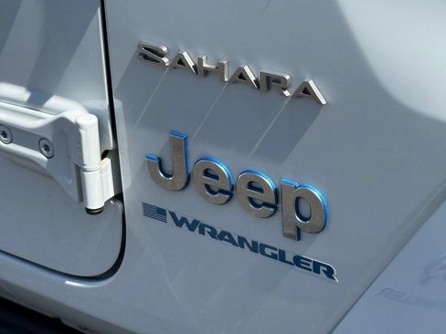 Used 2023 Jeep Wrangler Unlimited Sahara AWD/4WD image 15