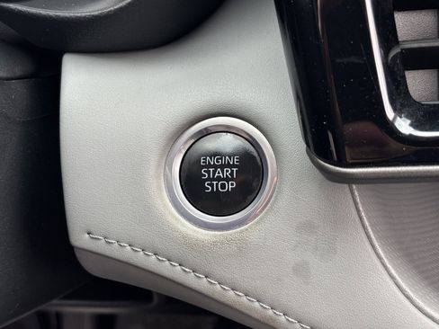 Used 2024 Toyota Highlander LE image 24