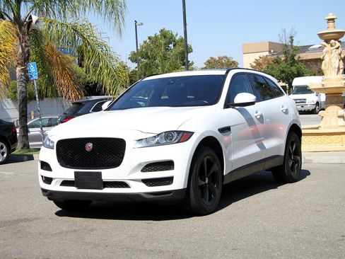 Used 2018 Jaguar F-PACE Premium image 4