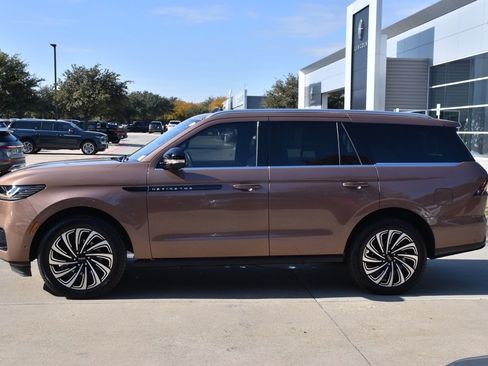 Certified 2025 Lincoln Navigator Black Label image 12