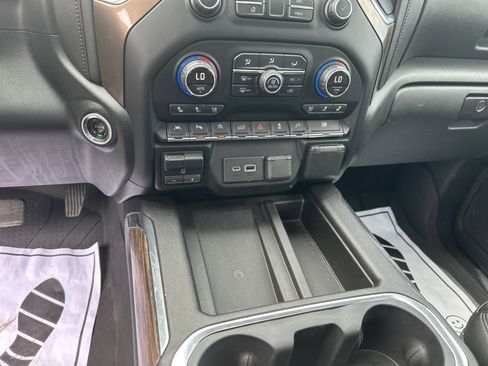 Used 2019 Chevrolet Silverado 1500 High Country w/ High Country Premium Package AWD/4WD image 21