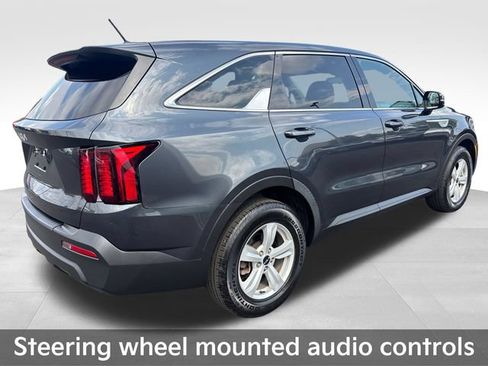Used 2023 Kia Sorento LX FWD image 8