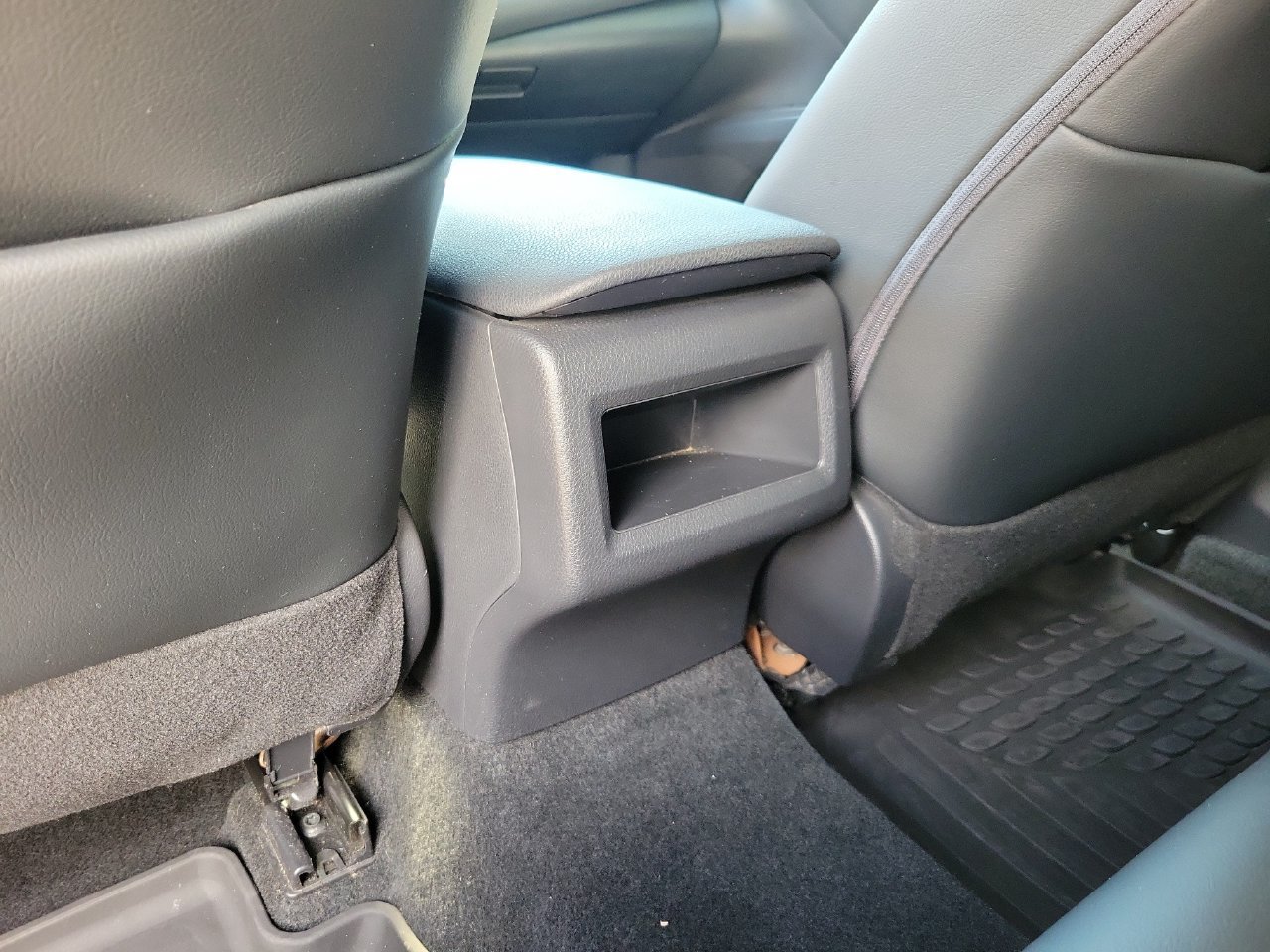 Used 2023 Toyota Camry SE FWD image 11
