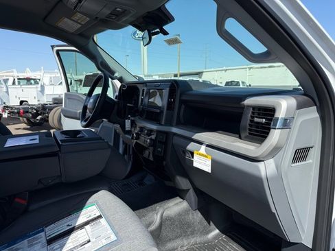 New 2026 Ford F250 XL w/ XL Chrome Package RWD image 13