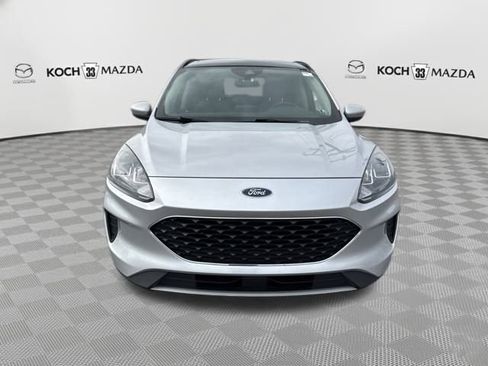 Used 2020 Ford Escape SE image 2