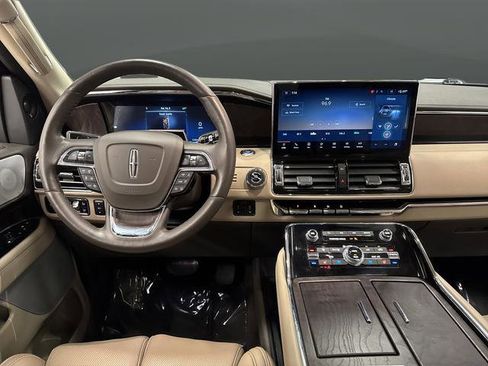 Used 2024 Lincoln Navigator L Reserve image 5