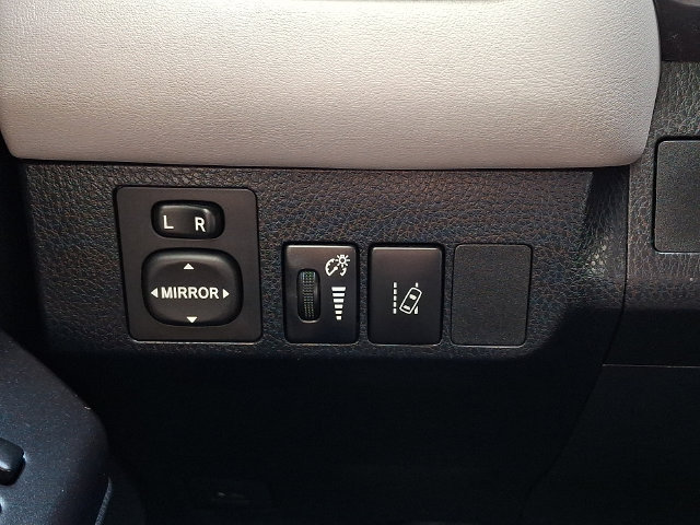 Used 2018 Toyota RAV4 XLE AWD/4WD image 25