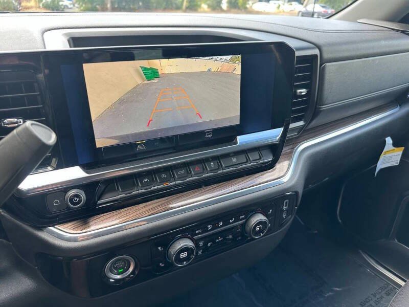 Used 2024 Chevrolet Silverado 1500 LT AWD/4WD image 12