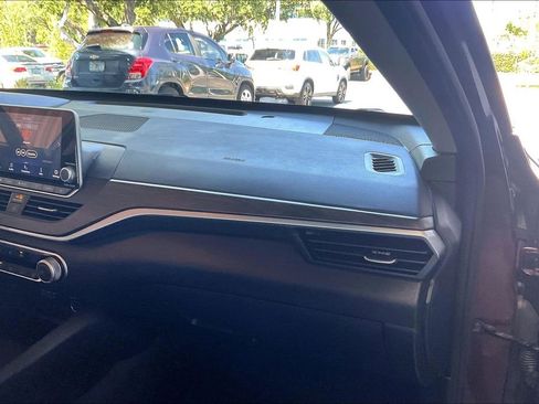 Used 2025 Nissan Altima 2.5 SV FWD image 24