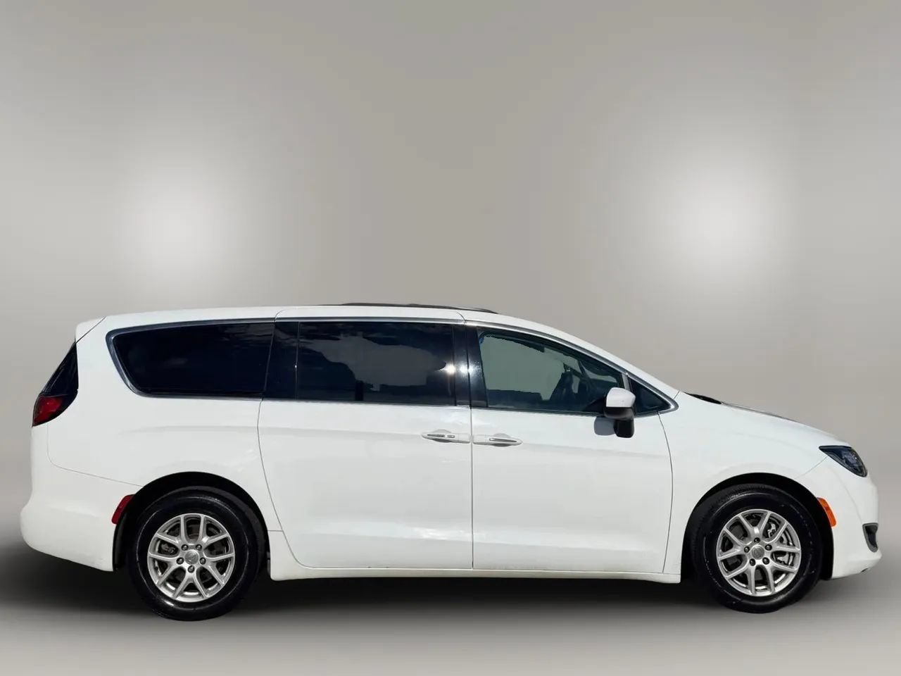 Used 2017 Chrysler Pacifica Touring Plus w/ Security Group FWD image 8
