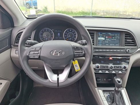 Used 2020 Hyundai Elantra SEL FWD image 15
