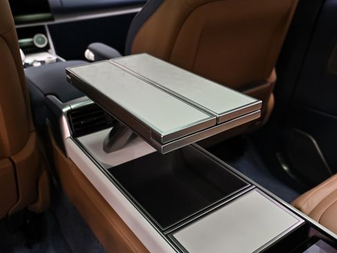 Used 2023 Land Rover Range Rover LWB SV Autobiography image 38