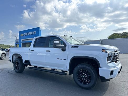 Used 2024 Chevrolet Silverado 2500 LT AWD/4WD image 1