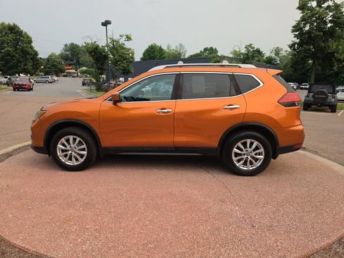 Used 2017 Nissan Rogue SV w/ SV Premium Package AWD/4WD image 2
