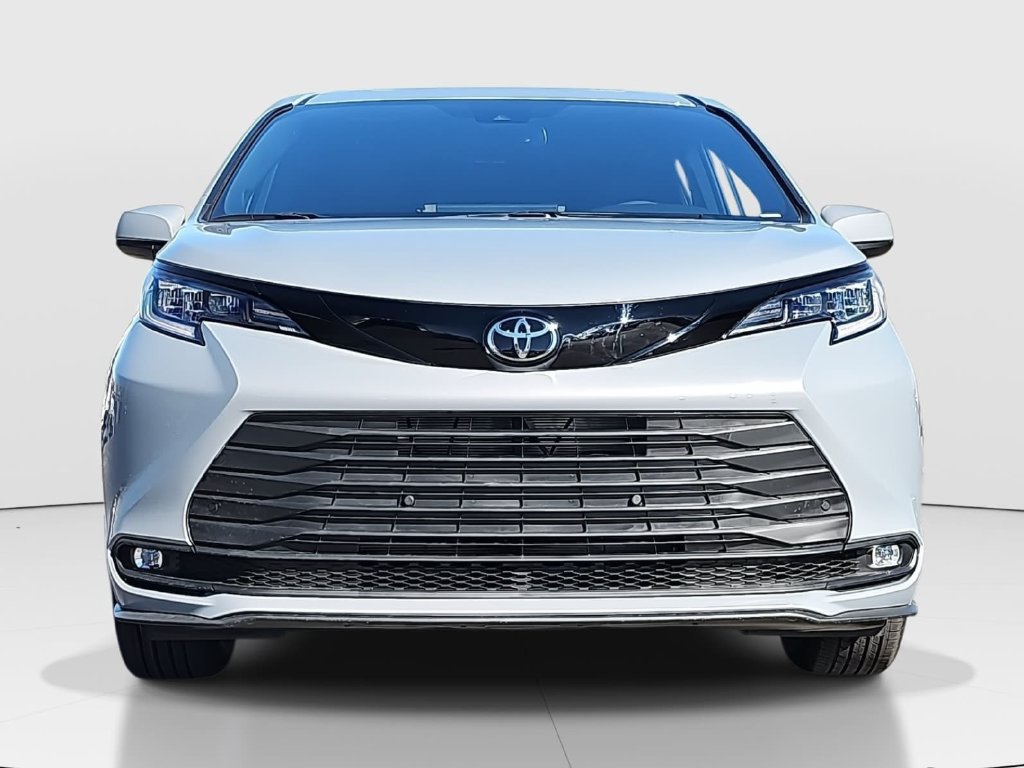 New 2026 Toyota Sienna XLE Woodland Edition AWD/4WD image 2