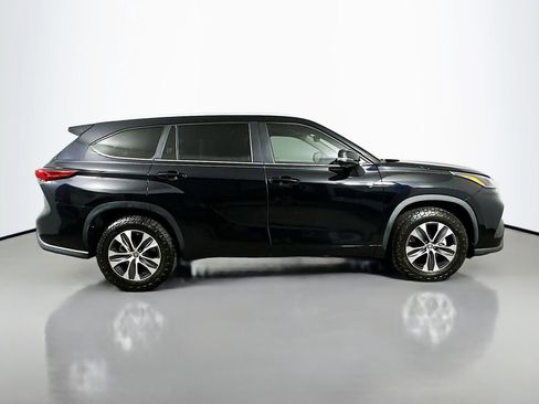 Used 2023 Toyota Highlander XLE image 7
