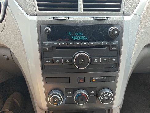 Used 2009 Chevrolet Traverse LS FWD image 9