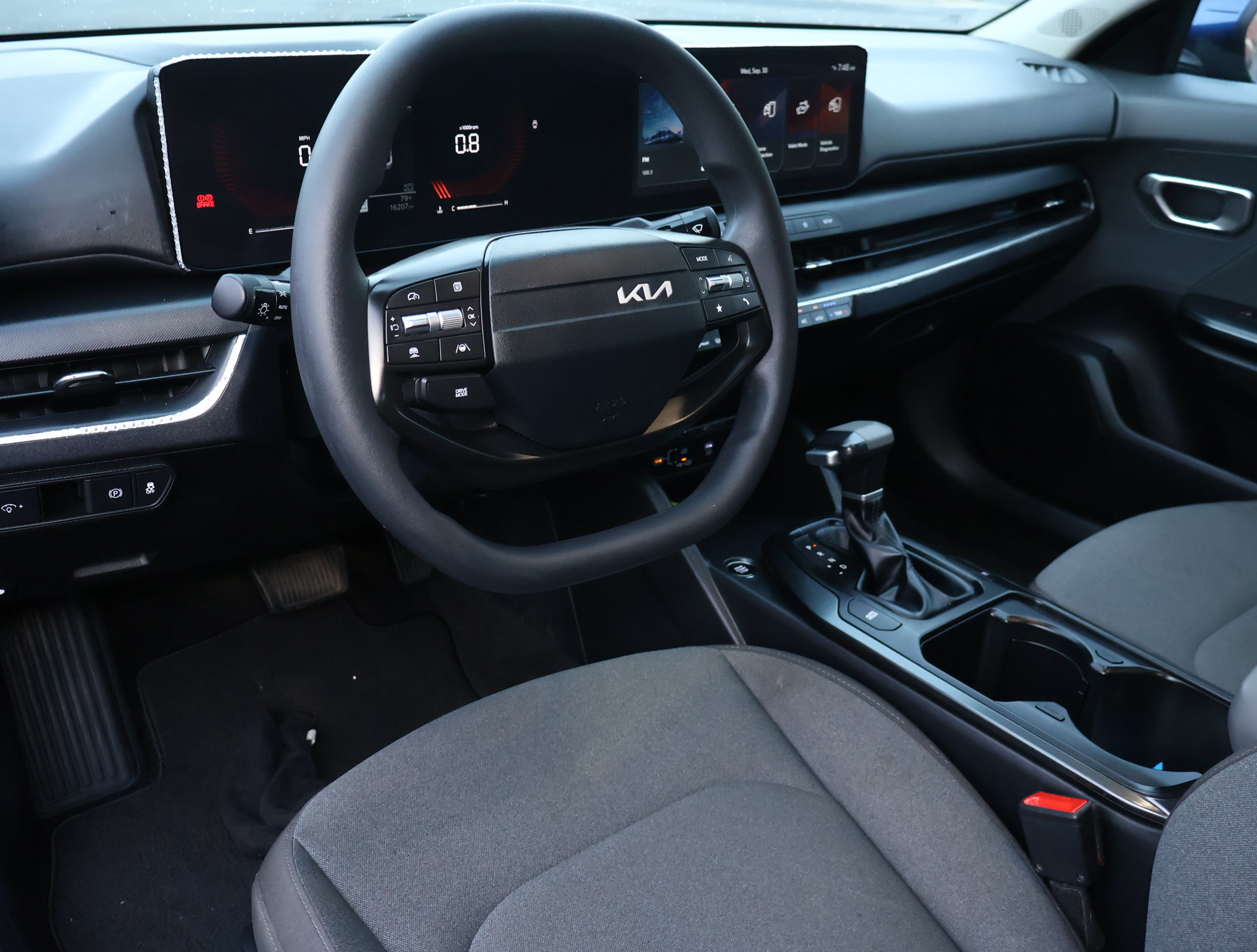 Used 2025 Kia K4 FWD image 3