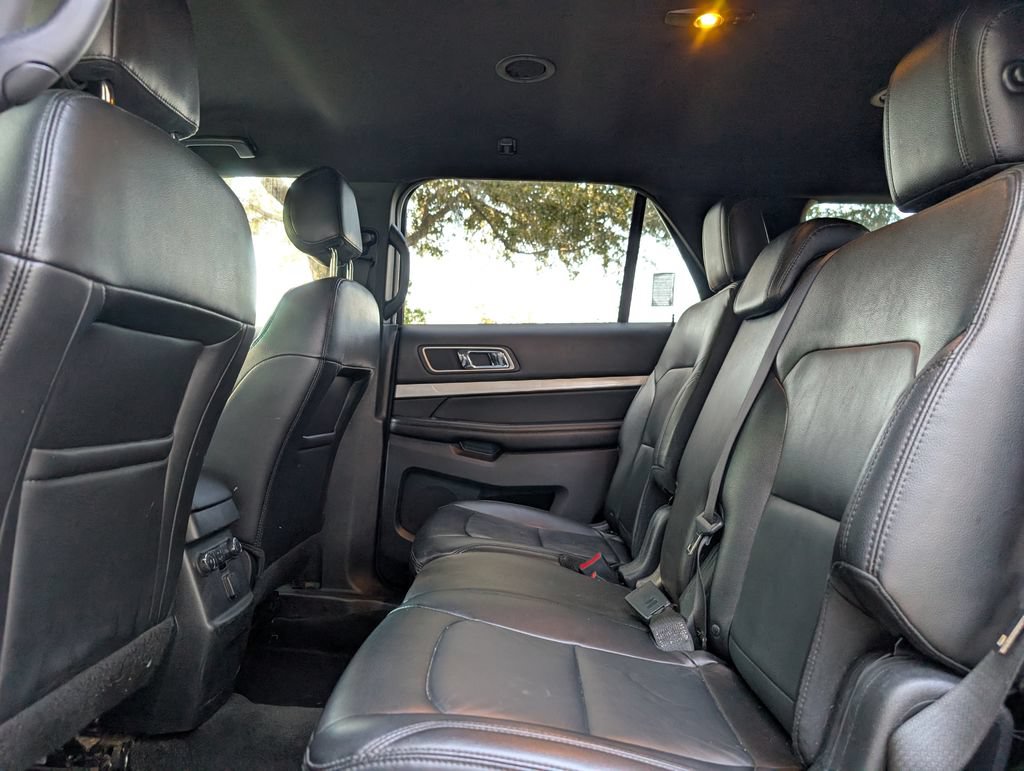 Used 2016 Ford Explorer XLT w/ Equipment Group 202A FWD image 13