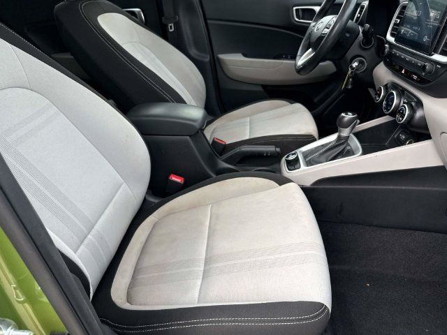 Used 2022 Hyundai Venue SEL FWD image 14
