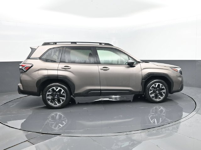 Used 2025 Subaru Forester Premium AWD/4WD image 4