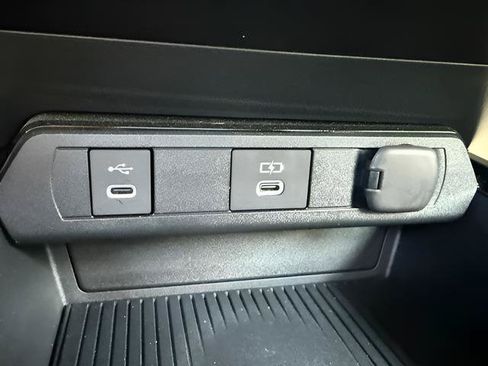 Used 2024 Toyota Prius Prime Premium w/ Advanced Technology Package FWD image 10