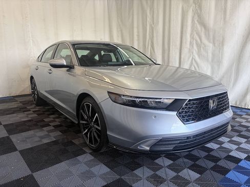 Used 2024 Honda Accord Touring image 3