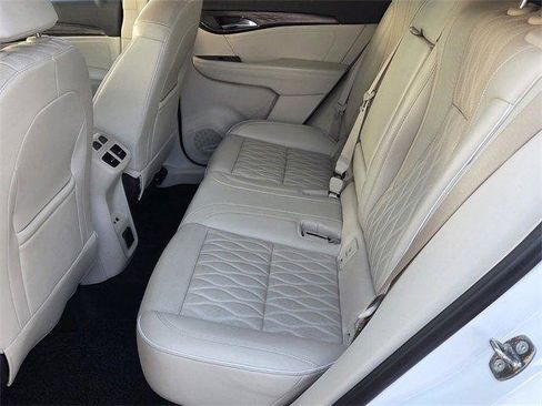 Certified 2022 Buick Envision Avenir w/ Technology Package II image 10