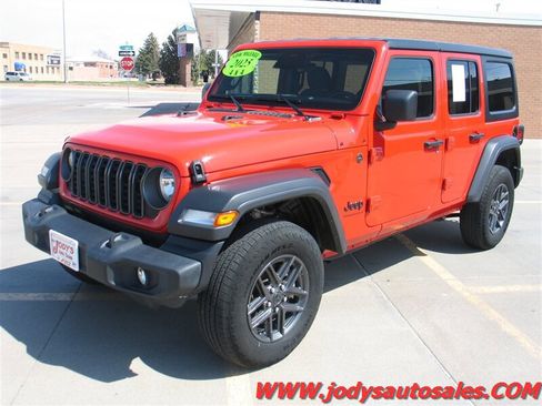 Used 2025 Jeep Wrangler Unlimited Sport AWD/4WD image 36