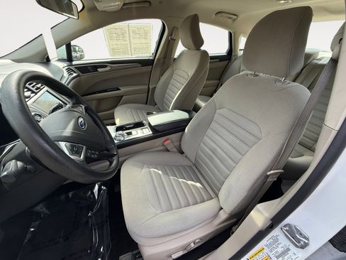 Used 2017 Ford Fusion SE FWD image 10